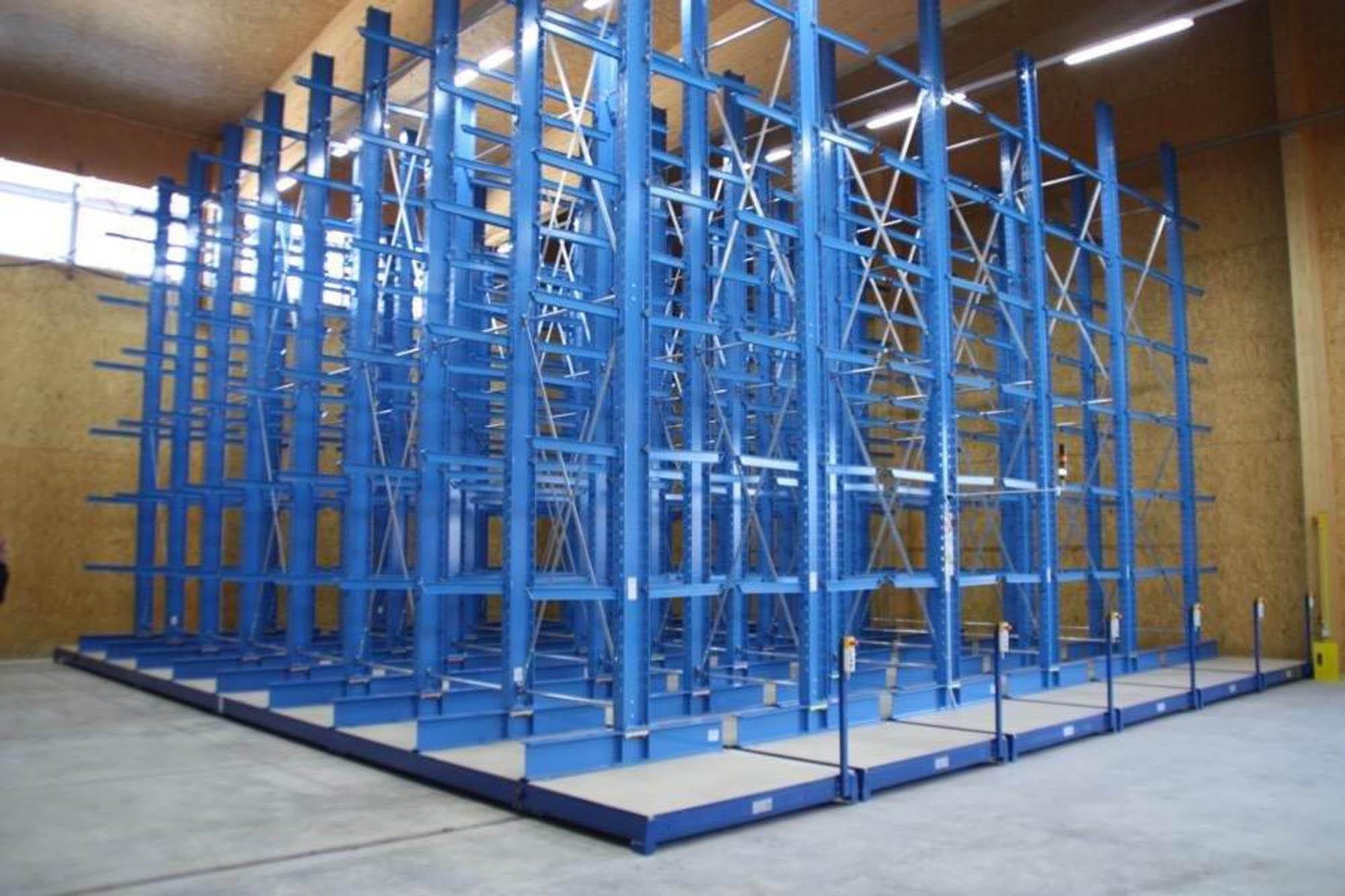 Mobile cantilever racking