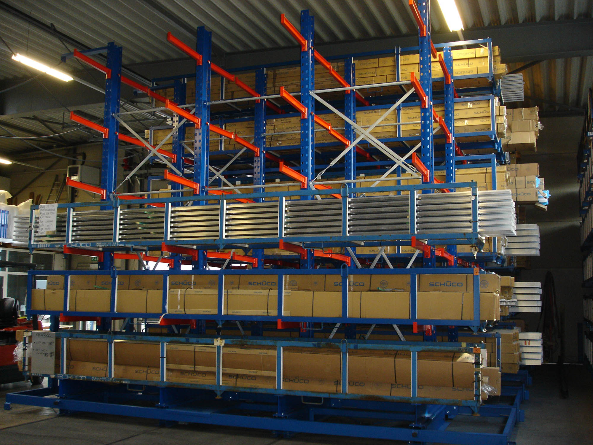 Mobile cantilever racking system